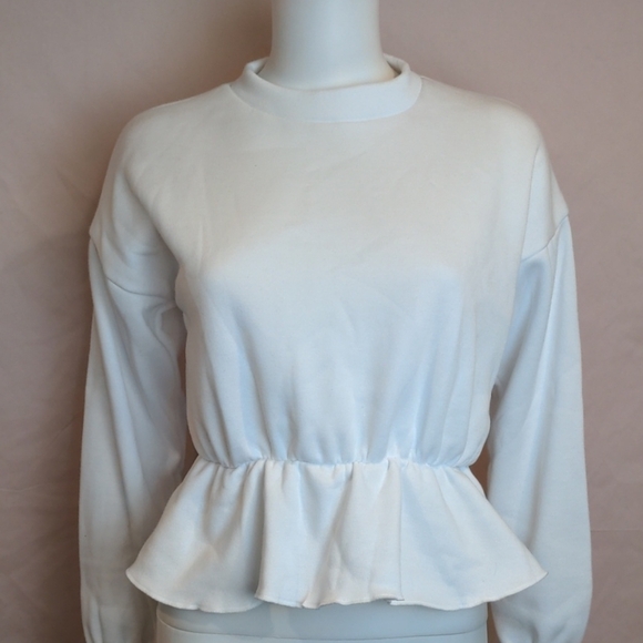 PrettyLittleThing White Fleece Peplum Sweatshirt size Small - Picture 1 of 5